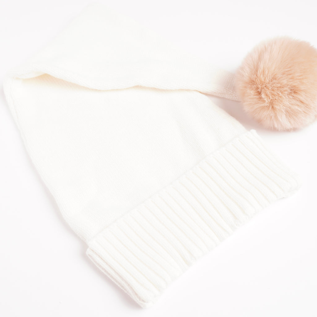 Stickad Tomteluva - beige boll