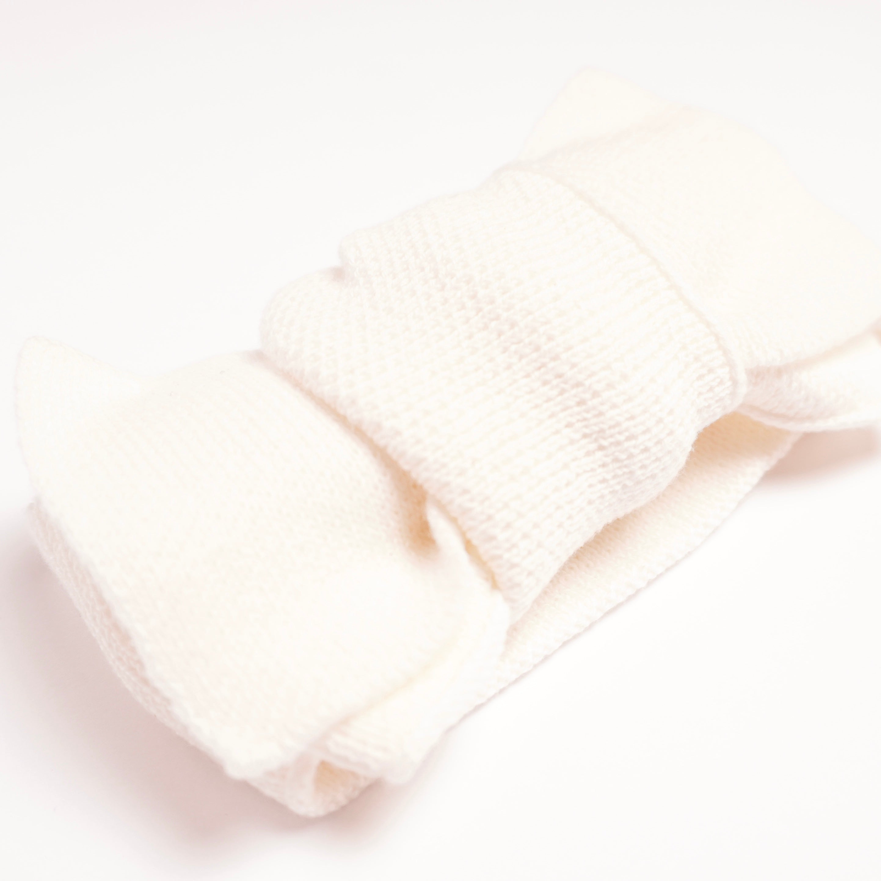 Ribbstickad Hårband - benvit